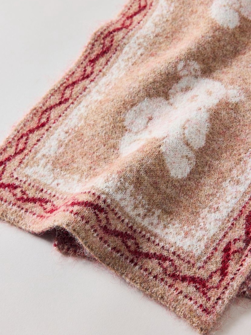 Urban Outfitters Teddy Bear Pattern Knit Scarf NWT - Picture 4 of 7